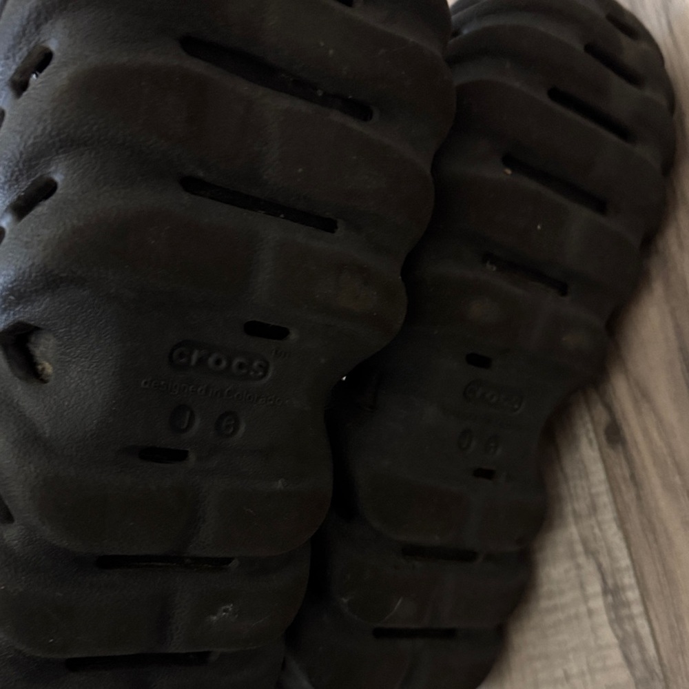 CROCS Black Textured Clogs Echo J6 - Picture 4 of 15